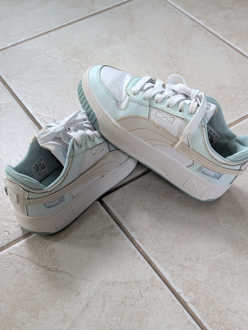 Puma Women's Size 7 Platform Sneakers in Mint Green  Aqua Blue and White